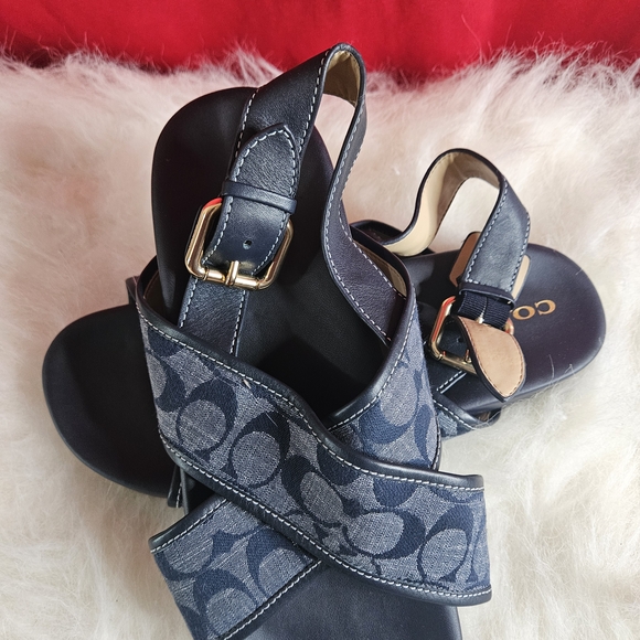 NWOT Coach Adora Women's Blue Sandals in Signature Chambray Size 9 - Picture 3 of 5